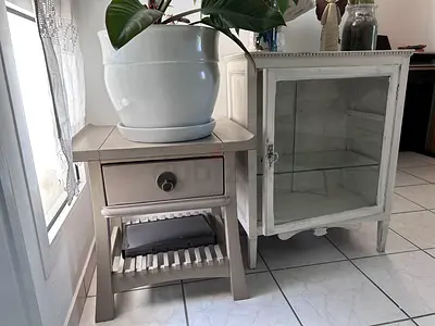 Cupboard white, painted Anne Sloan