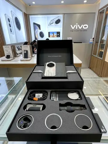 Vivo X400 Ultra with Professional Photography Kit