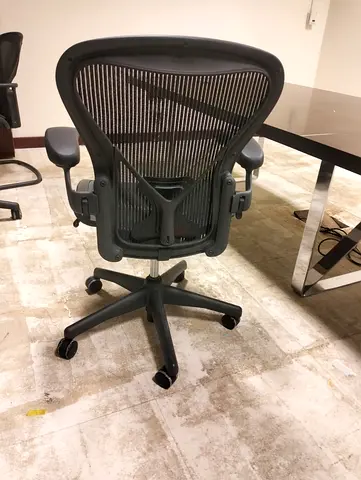 Selling herman miller Aeron chair.good condition only little use