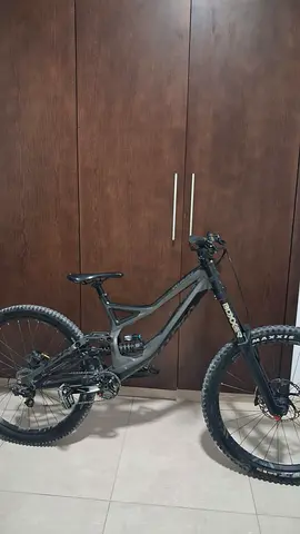 Specialized Demo 8. Amazing condition (read desc)