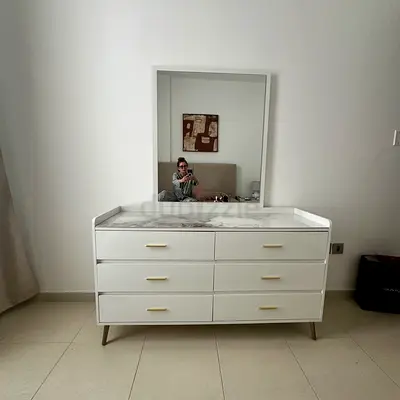 Moving out and selling high-quality furniture