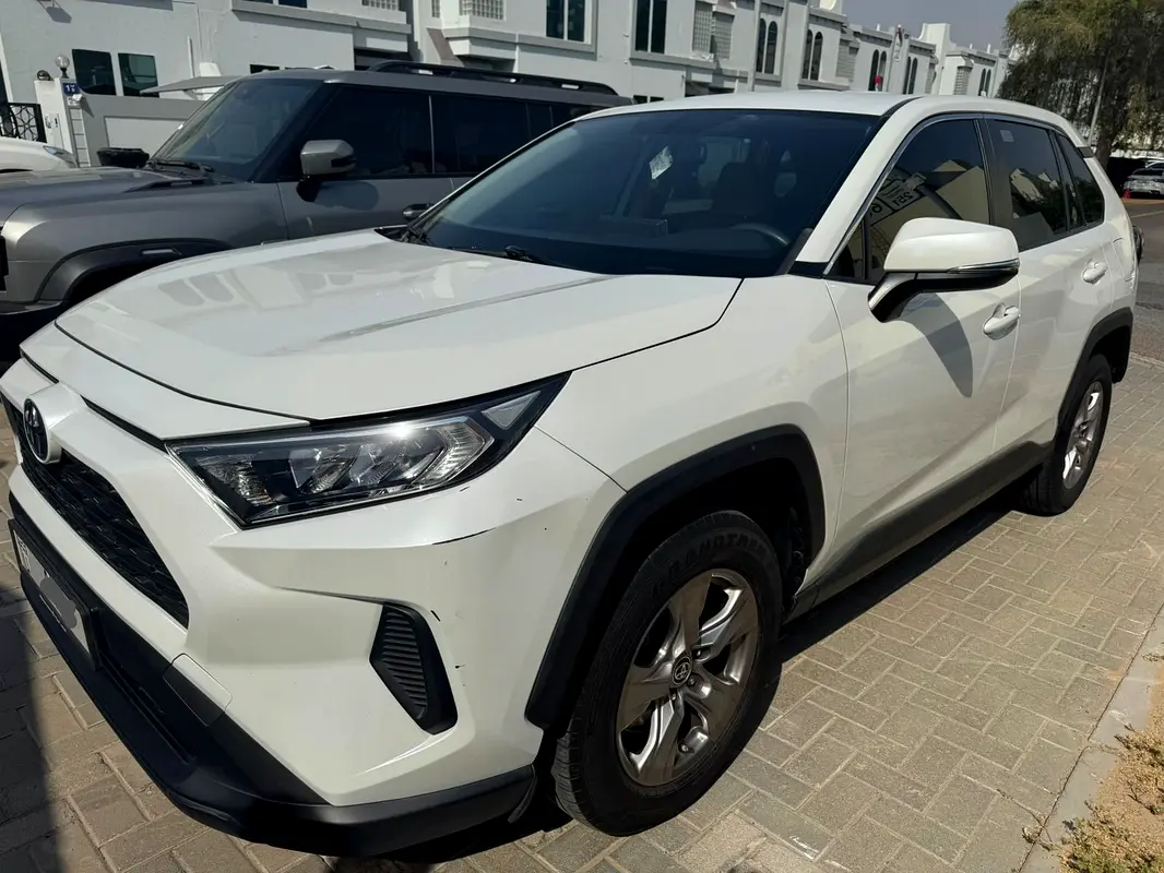 Toyota Rav 4 2024 — photo 1 of 10