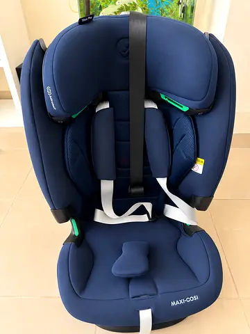 Maxi-Cosi Convertible Car Seat - Good Condition, Navy Blue
