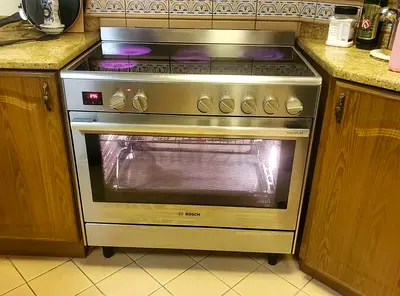 Bosch Series8 90by60 Ceramic Five Zone Electric Cooking Range