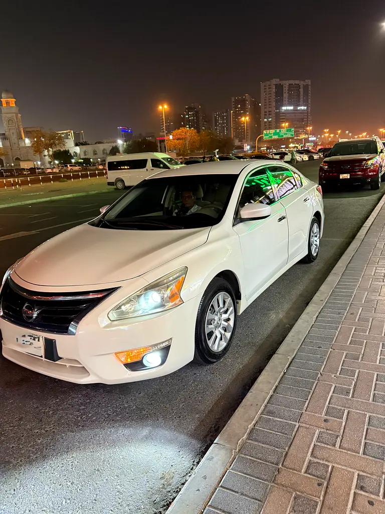 Nissan Altima 2015 — photo 1 of 9
