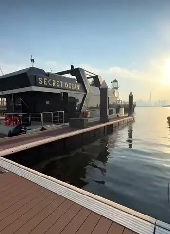 House boat