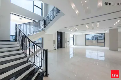 Suburban villa for family, easy access to the city