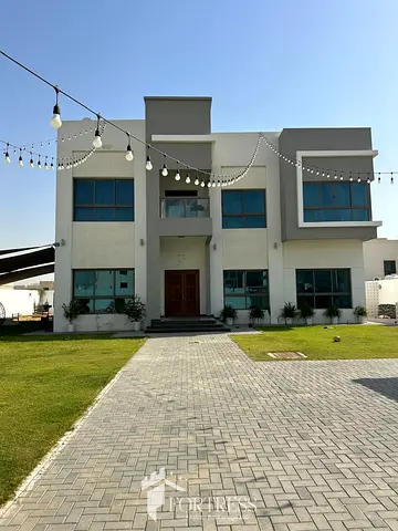 SPACIOUS VILLA | PRIME LOCATION | VACANT