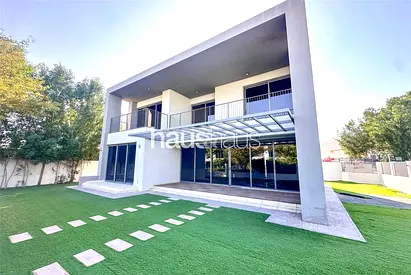 Stunning Five Bed | Close to Pool | Single Row