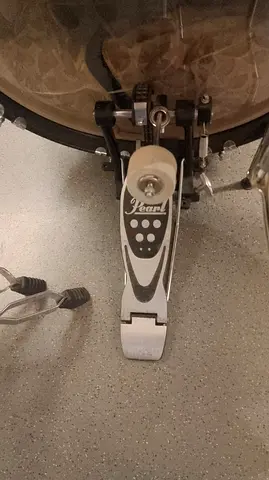 Peal Roadshow drum kit