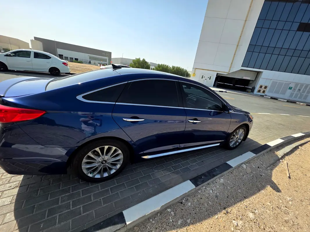 Hyundai Sonata 2015 — photo 1 of 8