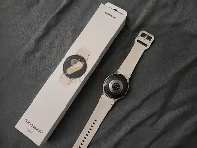 Samsung Galaxy Watch 7 40 mm LTE- Cream color,unisex-brandnew condition