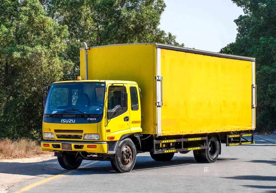 Isuzu F-SERIES 2016 — photo 1 of 13