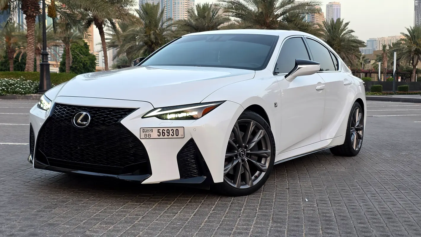 Lexus IS-Series 2022 — photo 1 of 19