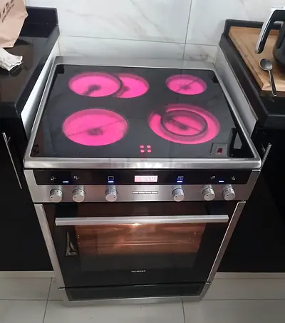 Free Delivery- SIEMENS Latest Model 4-Burner Electric Ceramic Cooking Range 60x60 cm