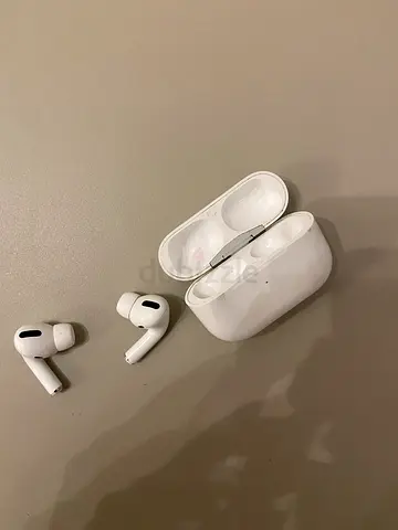 Apple AirPods Pro buds