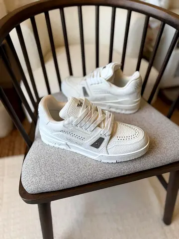 Louis vuitton white LV trainer sneakers