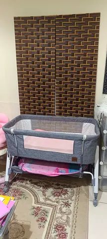Portable Baby Bassinet / Crib on Wheels - Lightly Used