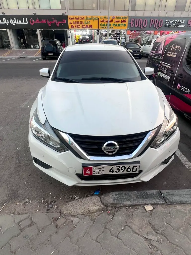 Nissan Altima 2017 — photo 1 of 5