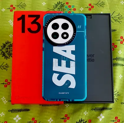 Oneplus 13, slightly used mobile with box and original accessories.