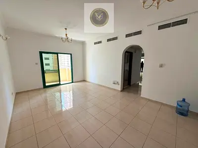شقه غرفتين وصاله  مساحات واسعه مع موزع بلكون اطلاله مفتوحه خزائن بالحائط تكييف مركزي غرفه ماستر تسهيلات بالسداد