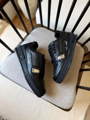 Louis vuitton mens Black trainer sneakers
