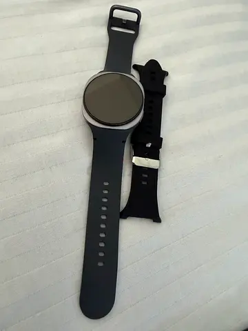 Galaxy Watch 8 with extra strap - good condition and charger