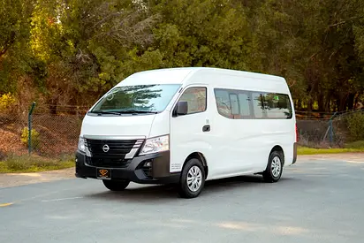 High-Roof 13-Seater Passenger Van | Manual | GCC Specs | Ref#N85273