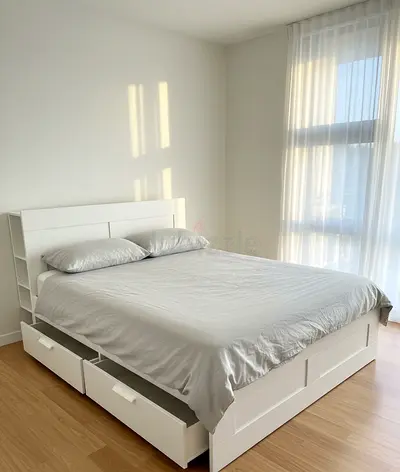 Ikea brimness Queen bed with Ikea mattress ( 160*200 )
