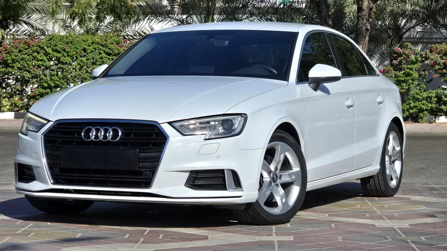 Audi A3 2017 — photo 1 of 20