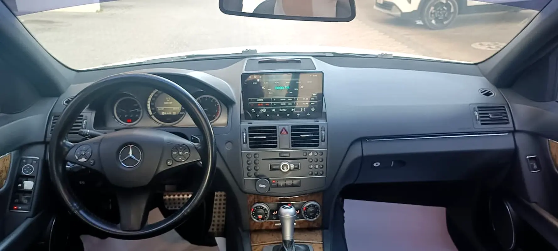 Mercedes-Benz C-Class 2011 — photo 1 of 4