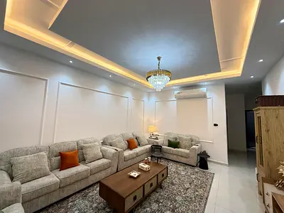 4 غرف ماستر_ صالة كبيرة مجلس منفصل _مع مغاسل _مطبخ رئيسي _غرفة خادمة _دورين وباركن سيارات_ موقع مميز