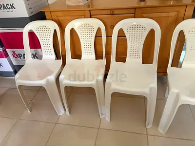 Set of 4 white plastic dining chairs - good condition