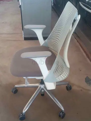 Selling for Herman Miller Sayl chair good condition same look new available