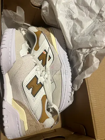 New Balance 550 sneakers - white/tan, brand new US 5.5 brand new.. can be for gift size 36