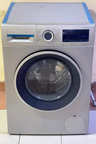 Bosch Serie 4 front-load washing machine with a 9 kg capacity.