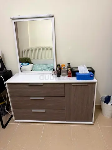 Modern 3-Drawer Dresser with Mirror and Side Cabinet - Light Wood Finish