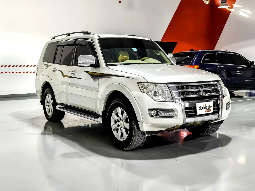 Mitsubishi Pajero 2017 — photo 1 of 13
