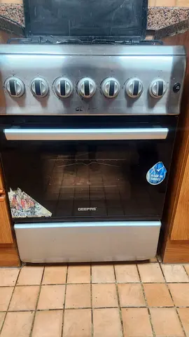 Geepas freestanding gas cooker with oven - used