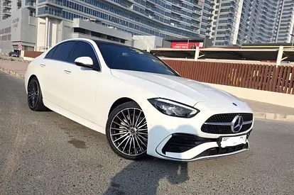Mercedes 2022 C200 Gcc is un good condition 1 owner