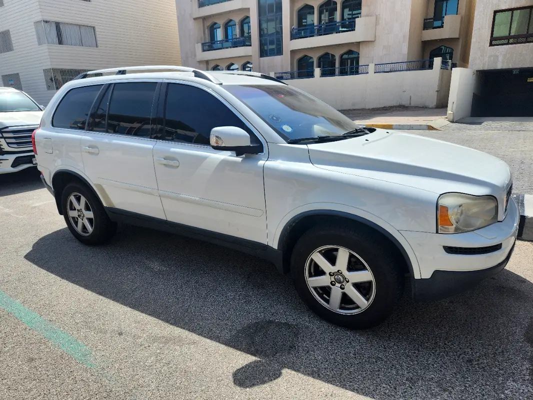 Volvo XC90 2011 — photo 1 of 6