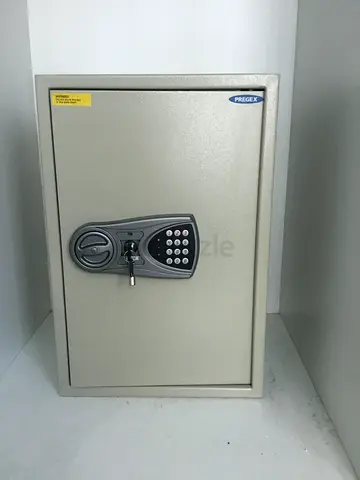 Electronic security safe with digital keypad and key override