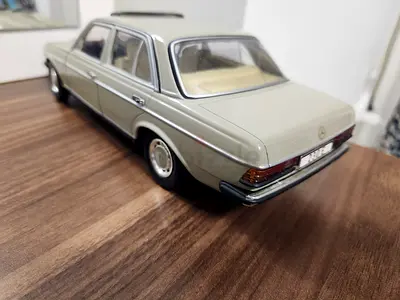 Mercedes-Benz 230 E Scale 1:18 diacast