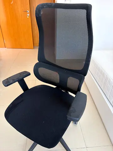 Black ergonomic mesh office chair with armrests - good condition
