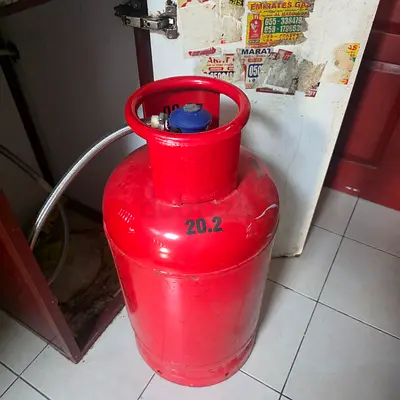 20kg Red Gas Cylinder with Regulator and Hose - Good Condition