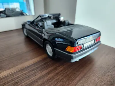 Mercedes-Benz 500 sl 1:18 Maisto