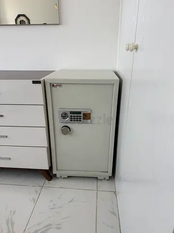 Heavy-duty home safe / locker in good condition