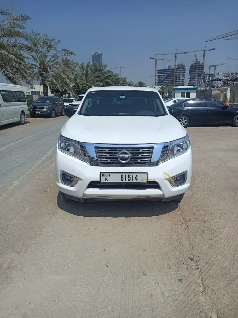 Nissan Navara 2017 — photo 1 of 4