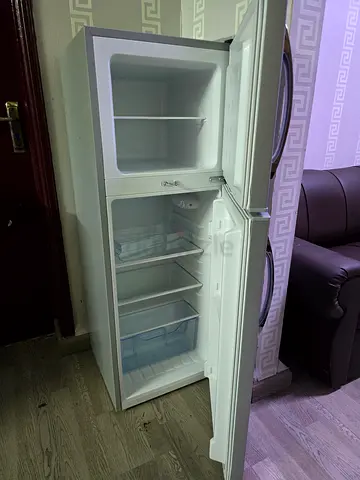 GEEPAS upright refrigerator with top freezer - good working condition