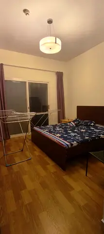 Room for rent in 2 bhk apartment